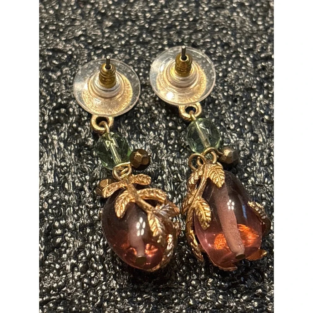 VTG Dangle Drop Earrings Gold Leaf Wrapped Reddish Purple Bead Green‎ Accent